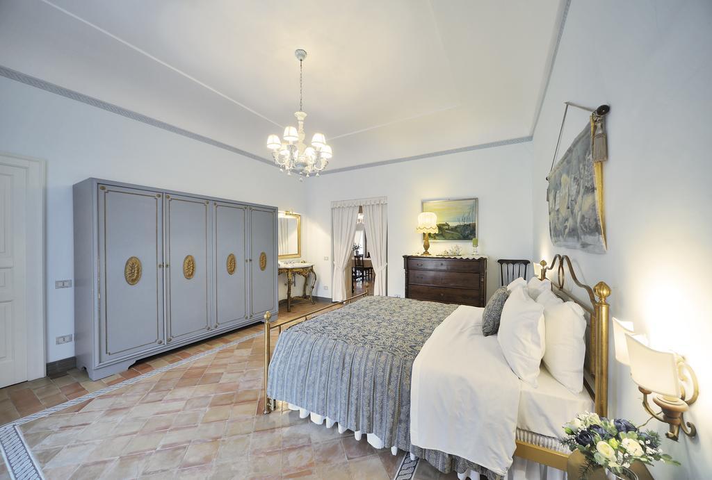 Residenza Matarazzo E Le Sue Soffitte Apartment Castellabate Bagian luar foto