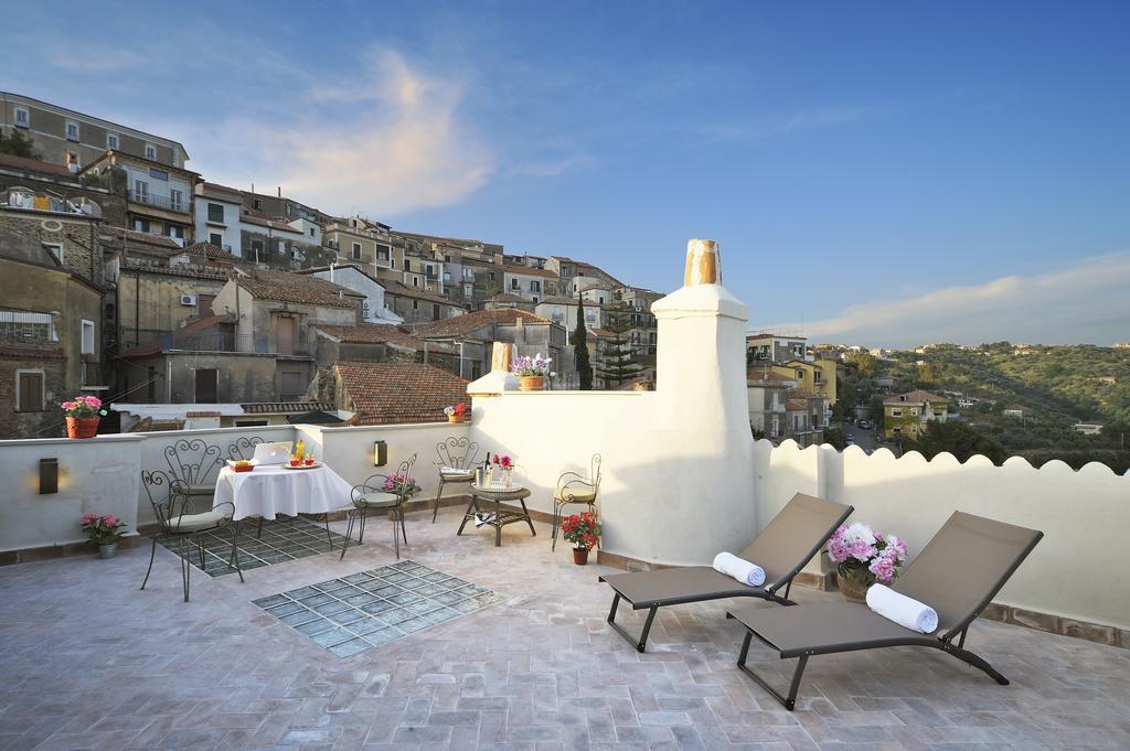 Residenza Matarazzo E Le Sue Soffitte Apartment Castellabate Bagian luar foto