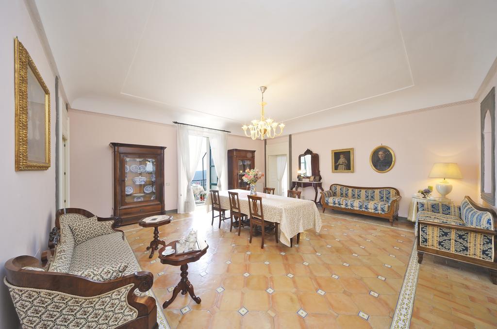 Residenza Matarazzo E Le Sue Soffitte Apartment Castellabate Ruang foto