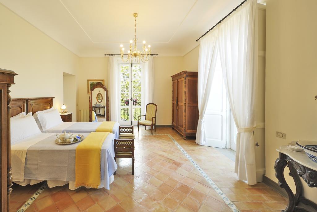 Residenza Matarazzo E Le Sue Soffitte Apartment Castellabate Ruang foto
