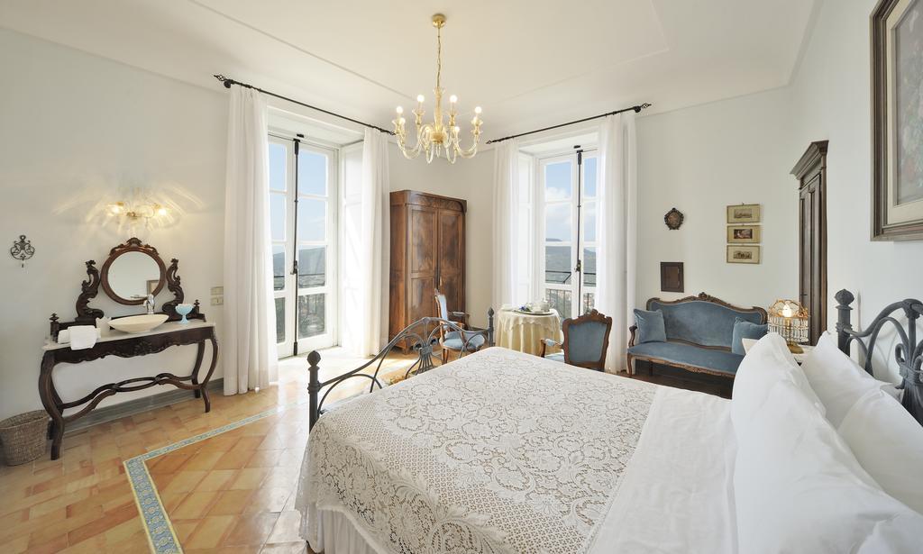 Residenza Matarazzo E Le Sue Soffitte Apartment Castellabate Ruang foto