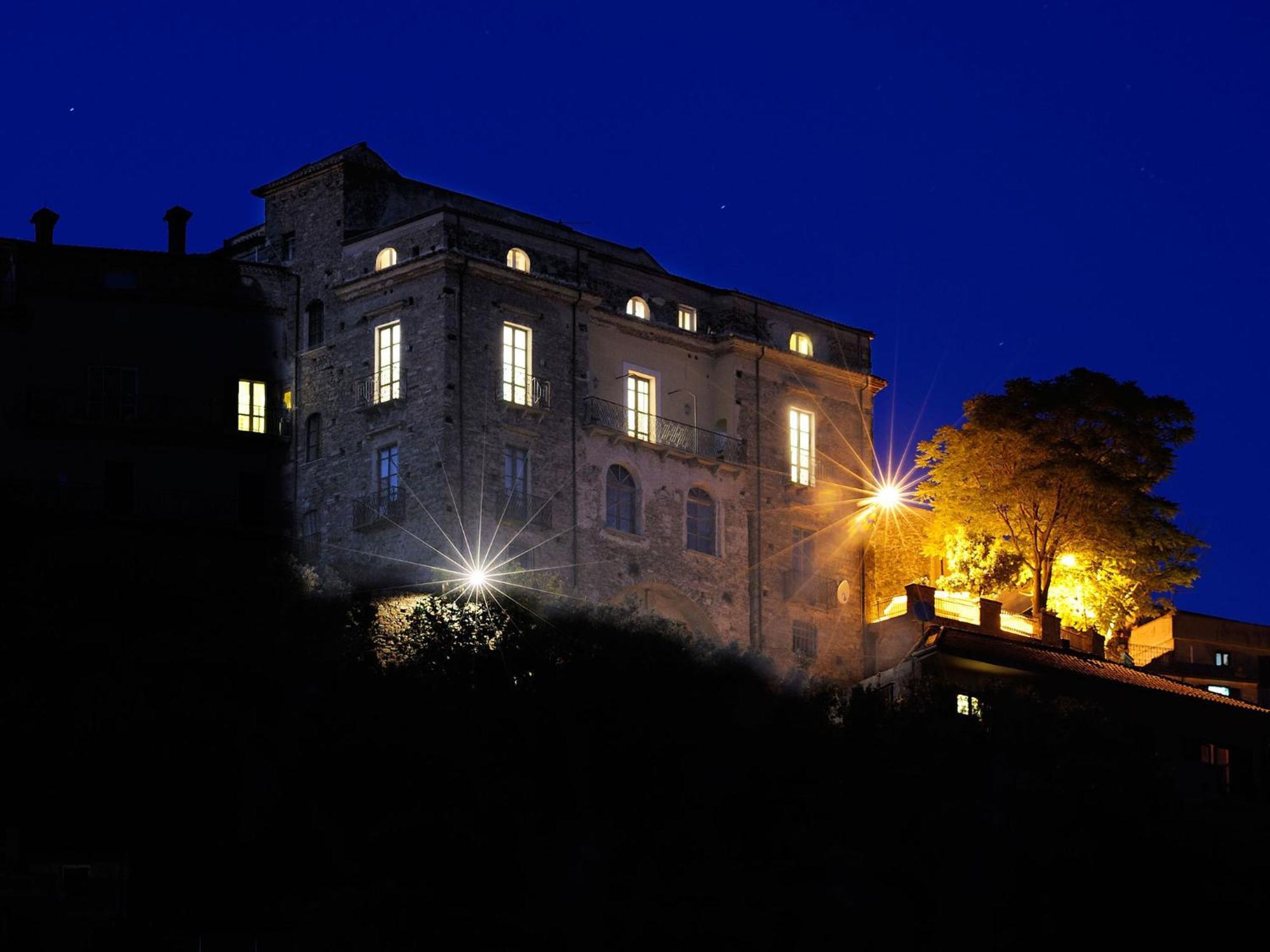 Residenza Matarazzo E Le Sue Soffitte Apartment Castellabate Bagian luar foto