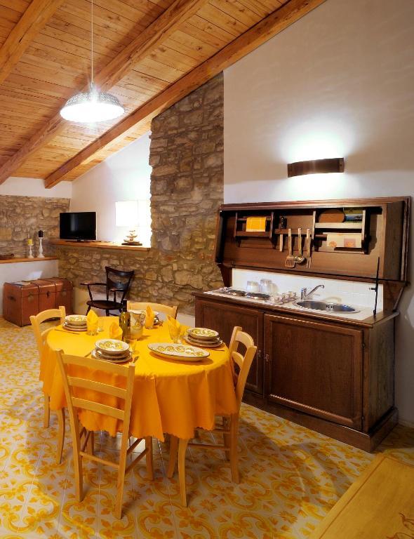 Residenza Matarazzo E Le Sue Soffitte Apartment Castellabate Ruang foto