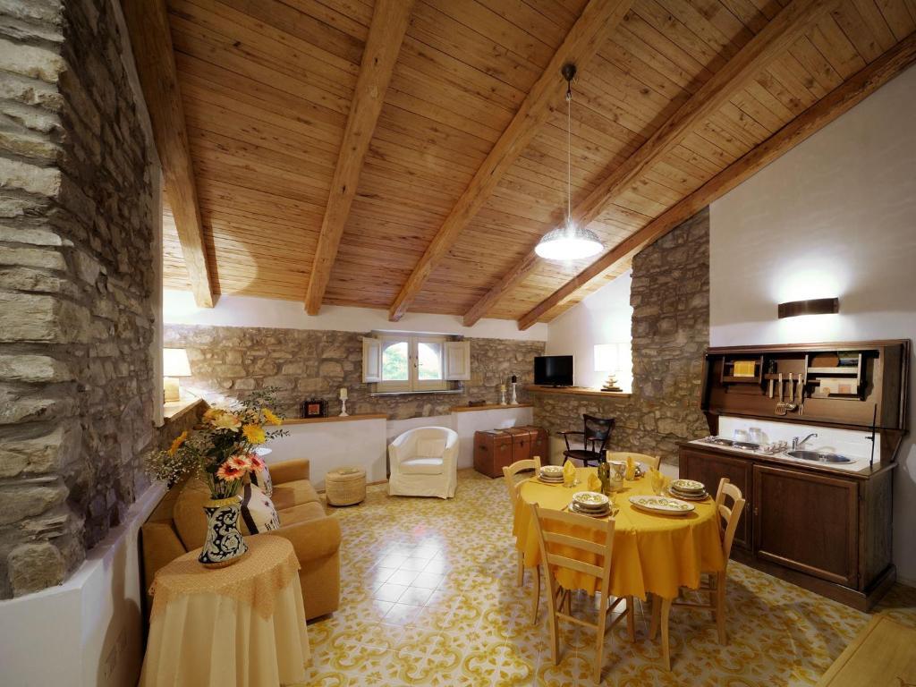 Residenza Matarazzo E Le Sue Soffitte Apartment Castellabate Ruang foto