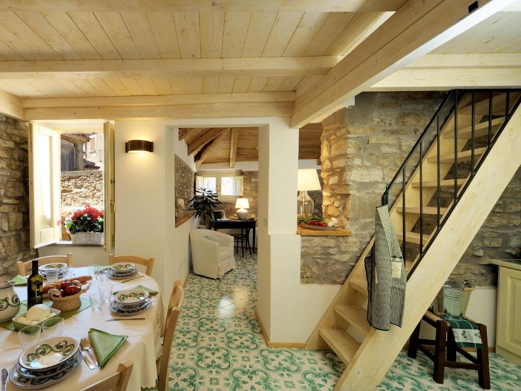 Residenza Matarazzo E Le Sue Soffitte Apartment Castellabate Ruang foto